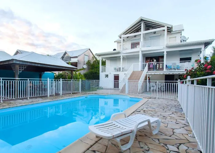 Appartement d\'une chambre avec piscine partagee jardin et wifi a Sainte Anne a 3 km de la plage